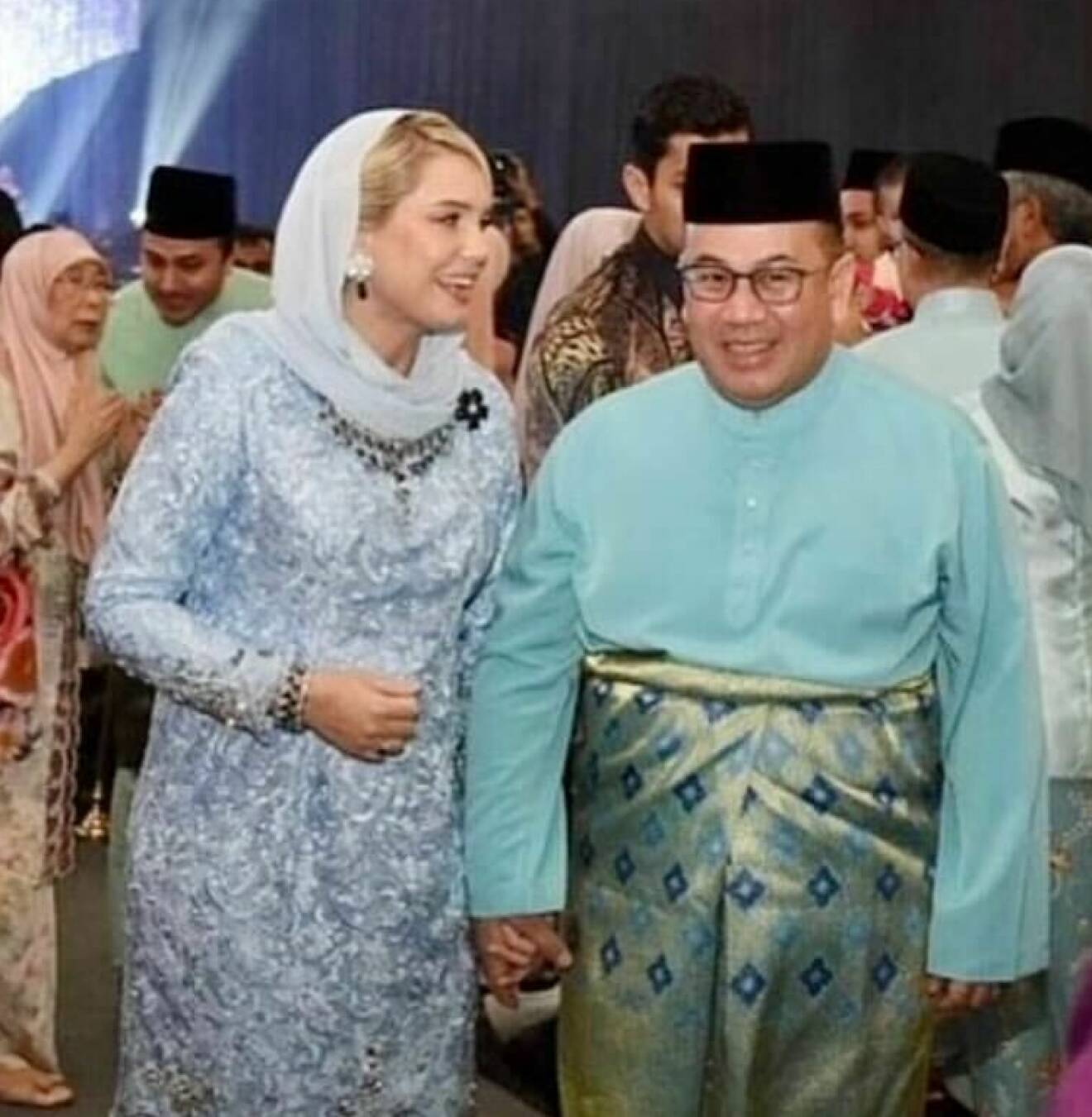 Gravida prinsessan Sofie Louise på bröllop i Kuala Lumpur 2023 med sin man prins Tengku