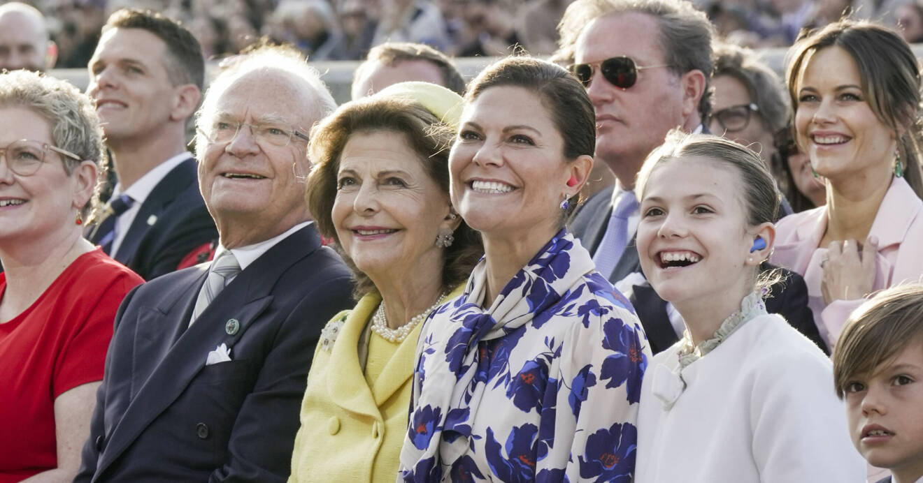Kung Carl Gustaf, drottning Silvia, kronprinsessan Victoria, prinsessan Estelle, prins Oscar, prinsessan Sofia, Chris O'Neill