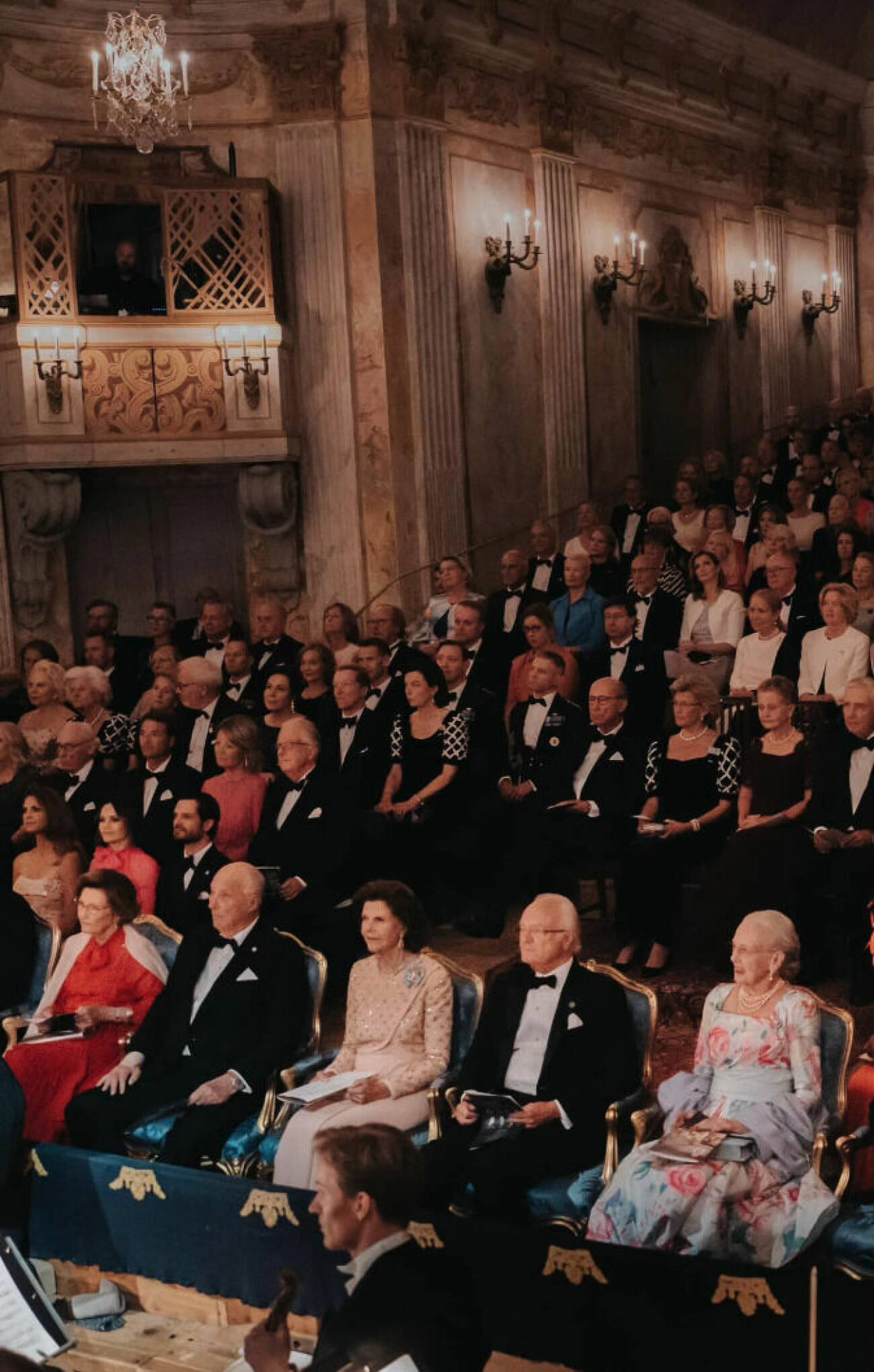 De kungliga gästerna på kungens jubileumsföreställning på Drottningholms slottsteater