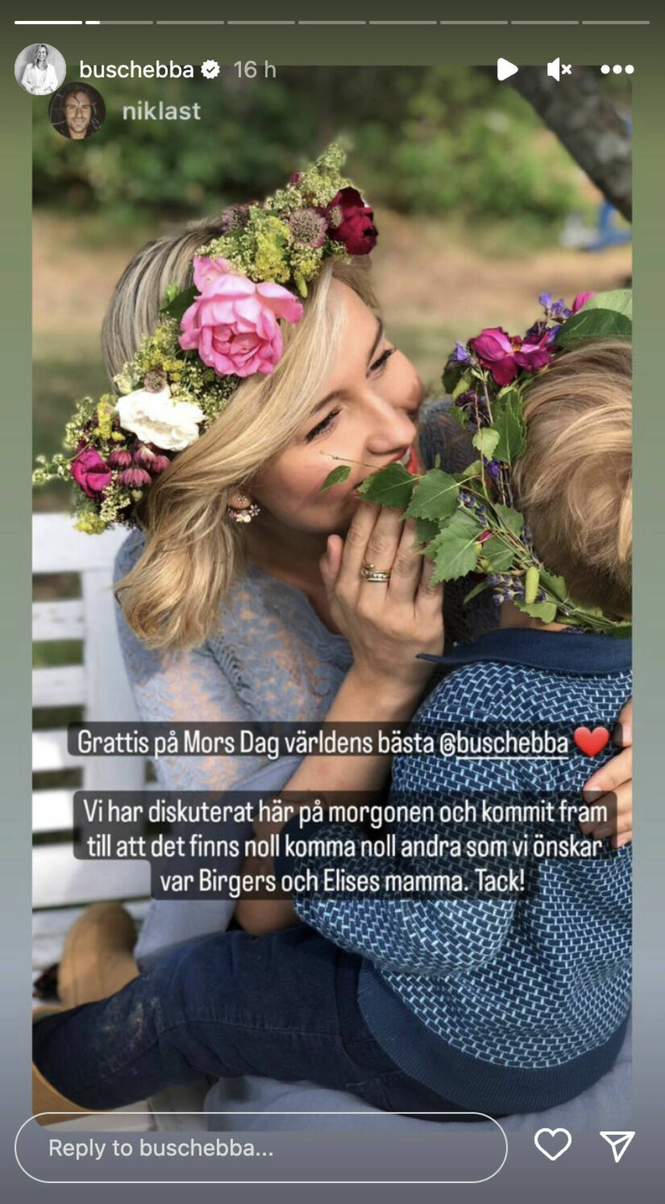 Ett foto från Ebba Buschs Instagram-story där hon repostat ett foto från ex-maken Niklas Thor med texten "Grattis på Mors Dag världens bästa @buschebba ❤️Vi har diskuterat här på morgonen och kommit fram till att det finns noll komma noll andra som vi önskar var Birgers och Elises mamma. Tack"