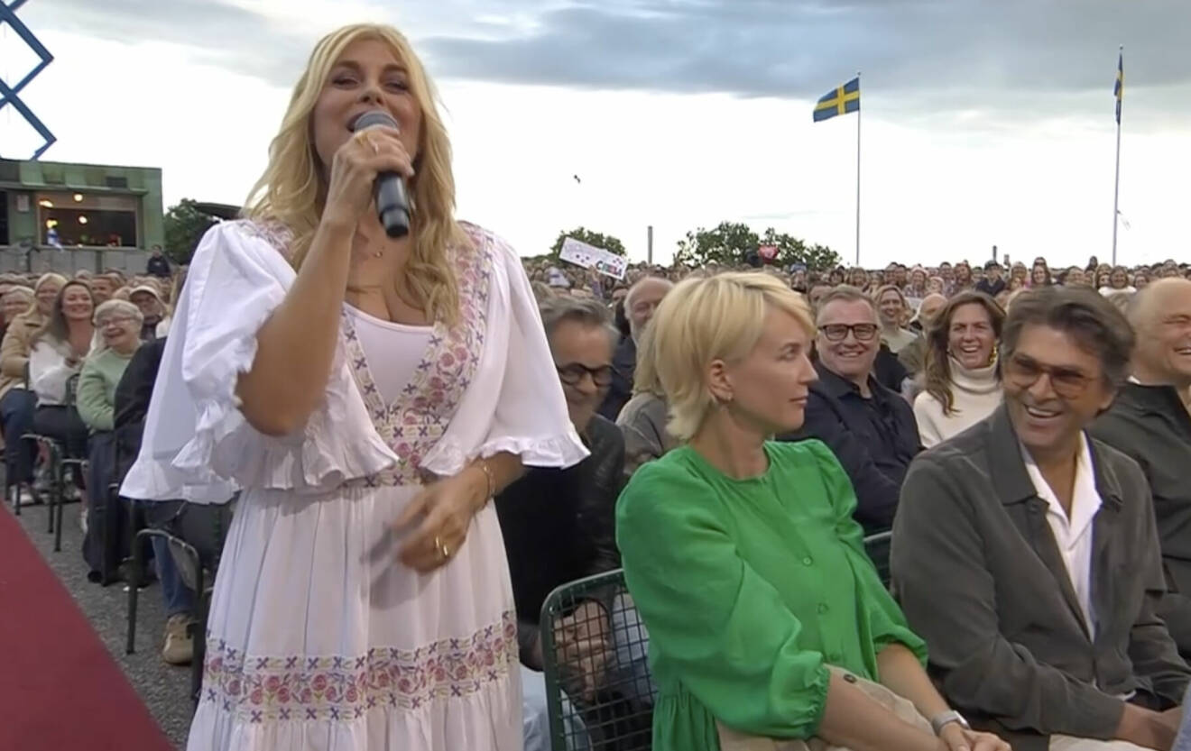 Pernilla Wahlgren med Jenny och Niklas Strömstedt i Allsång på Skansen