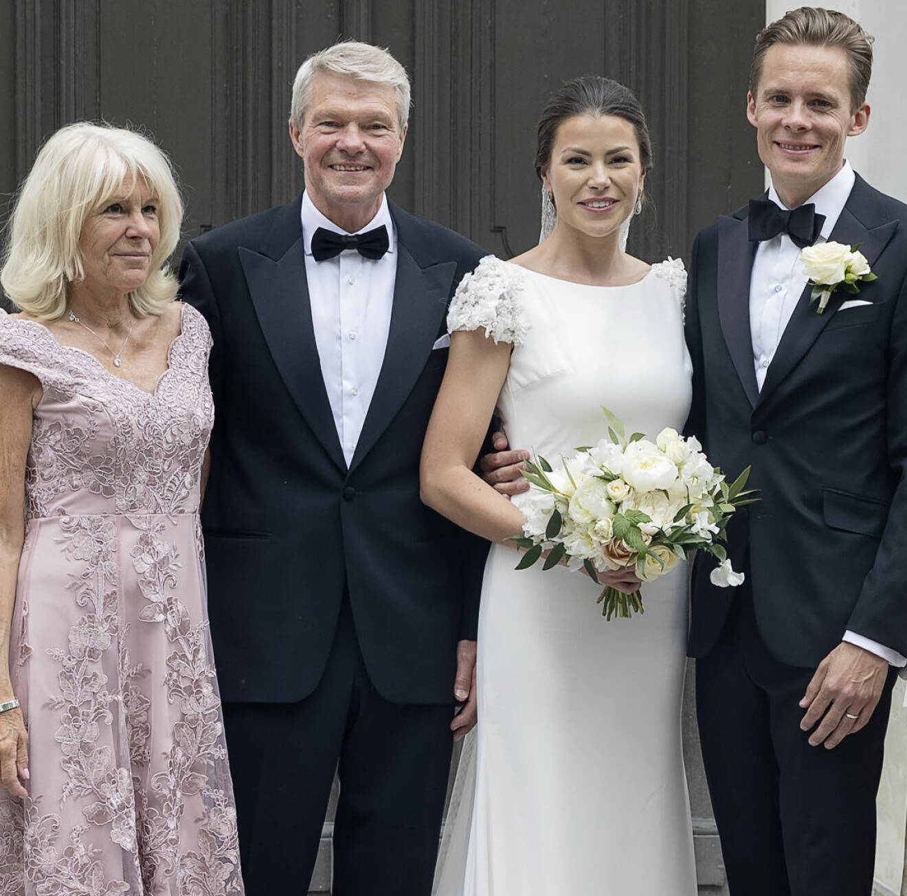 Olle Westlings bror Nils Westling med sin fru Ann-Catrin på dottern Sara Westlings bröllop. Till höger brudgummen Jesper Westling