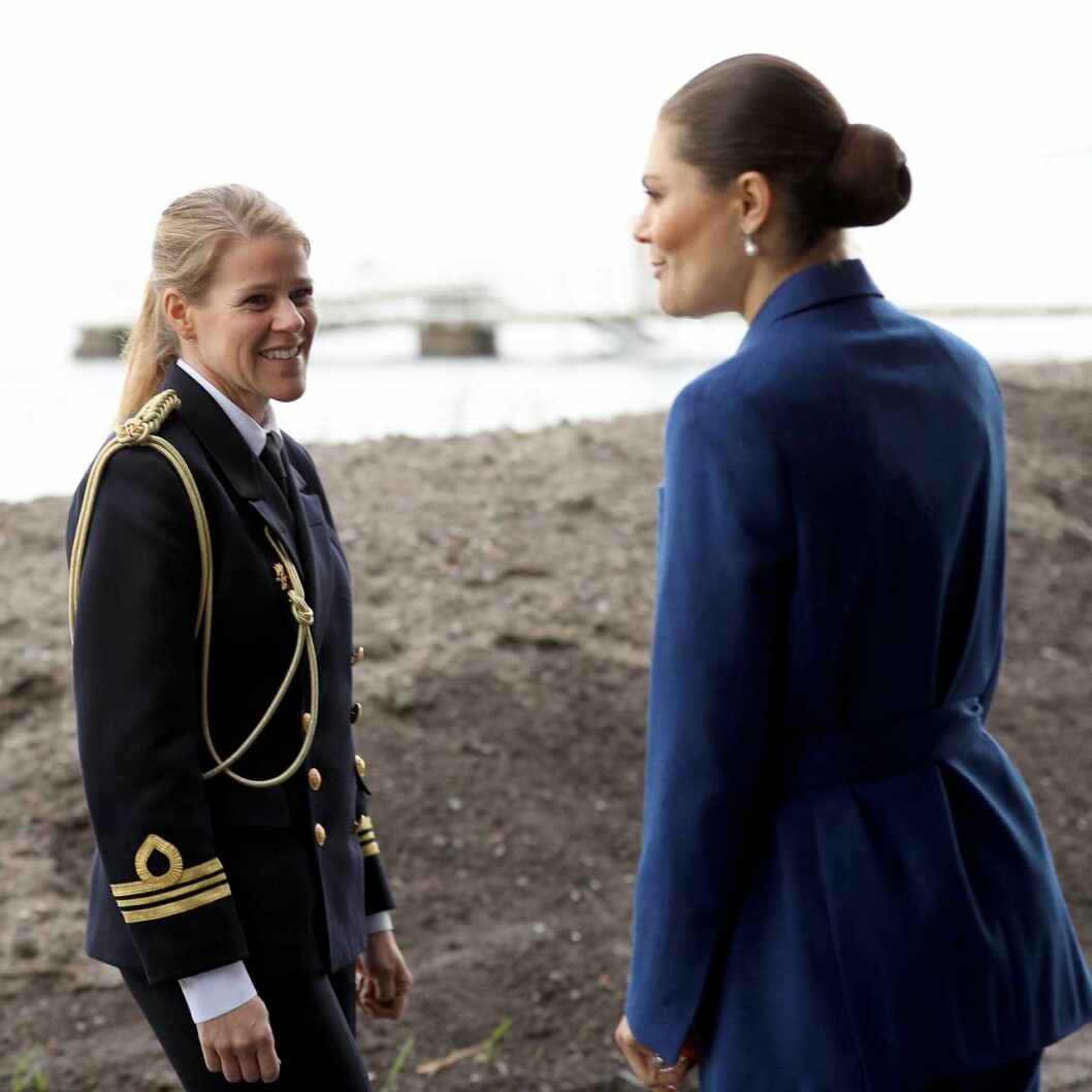 När kronprinsessan fick sina första kvinnliga adjutanter så var de historiska, detta var förr ett jobb som var vikt för män. När kronprinsessan fick sina första kvinnliga adjutanter så var de historiska, detta var förr ett jobb vikt för män.