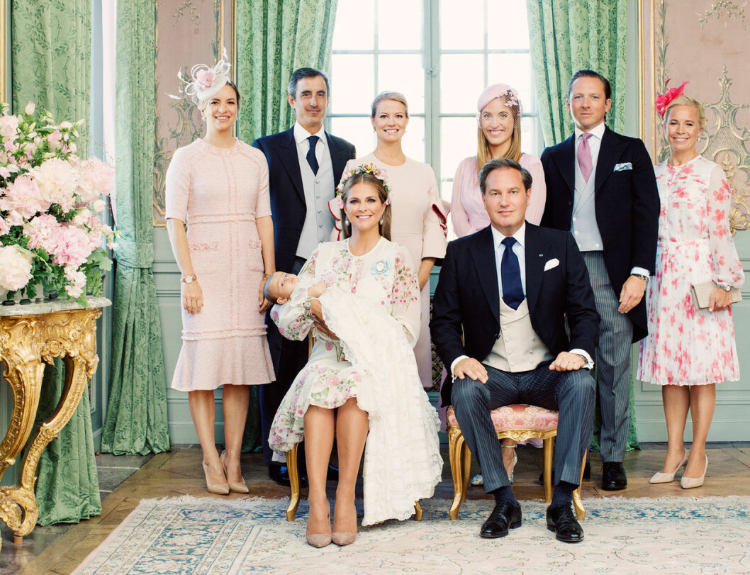 Prinsessan Madeleine och Chris O'Neills dotter Adrienne med sina sex faddrar.