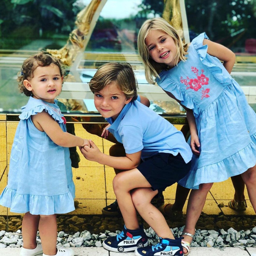 Ett mellanbarn, mellan två systrar. Adrienne, Nicolas och Leonore leker ofta tillsammans.