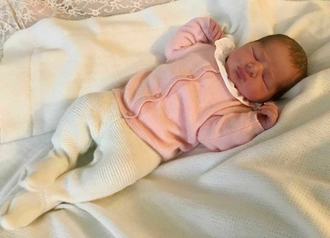 Första bilden på prinsessan Adrienne, tagen av pappa Chris i mars 2018. Adrienne är idag strax över ett år gammal.