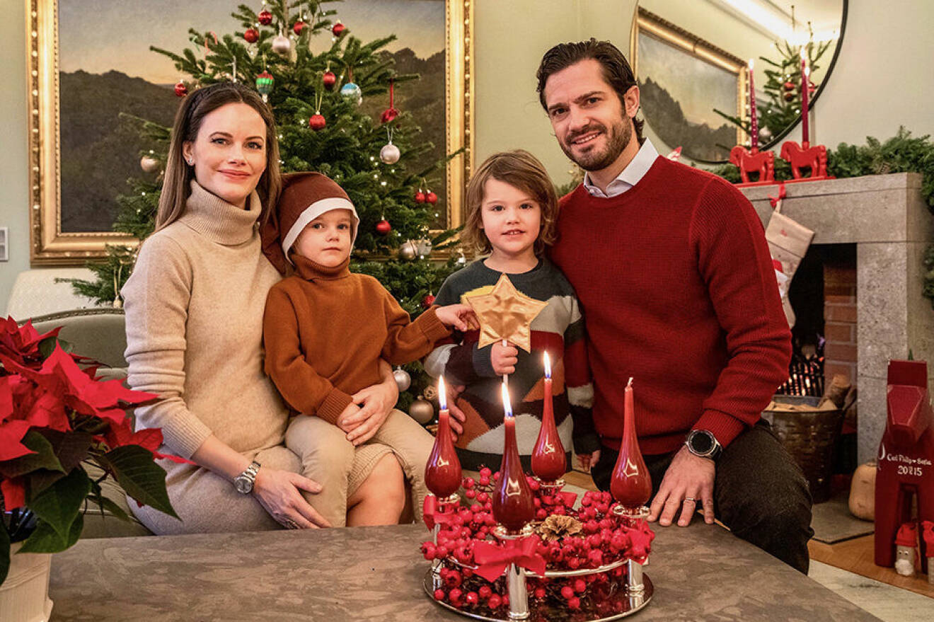 Prinsessan Sofia, prins Carl Philip och sönerna prins Gabriel och prins Alexander hälsar en glad trejde advent 2020.