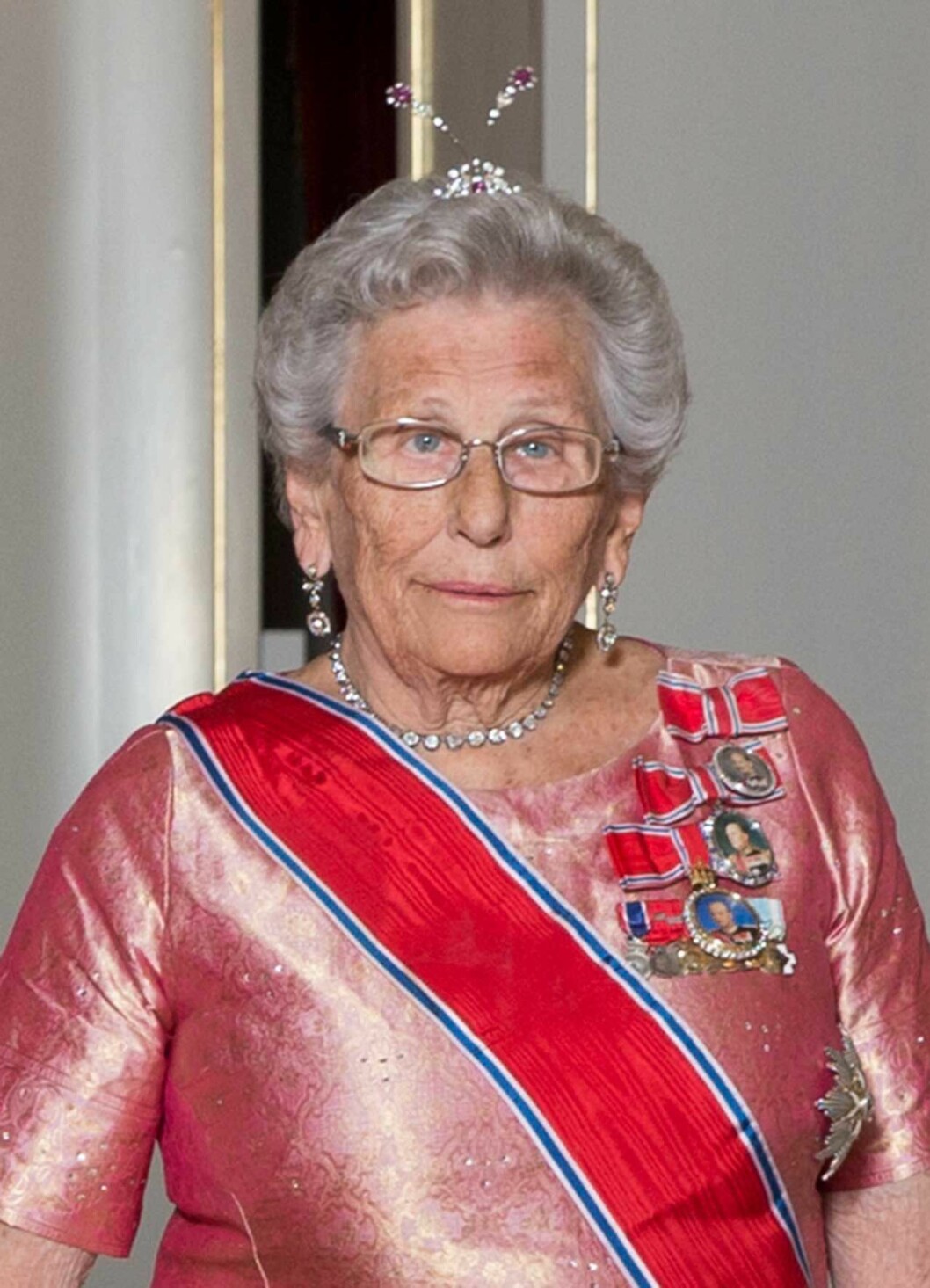 Norges prinsessan Astrid i ett diadem som kan kallas aigrett