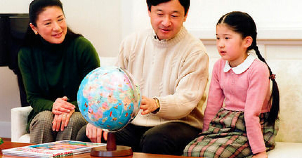 Kronprinsessan Masako och kronprins Naruhito med sin enda dotter Aiko som fått problem i skolan. Kronprinsessan Masako och kronprins Naruhito med sin enda dotter Aiko som fått problem i skolan.