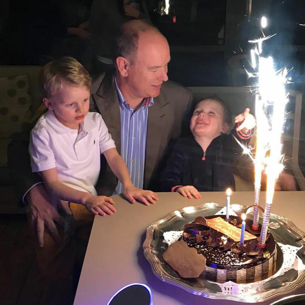 Tårtkalas för prins Jacques och prinsessan Gabriella. Tårtkalas för Monaco-tvillingarna prins Jacques och prinsessan Gabriella.