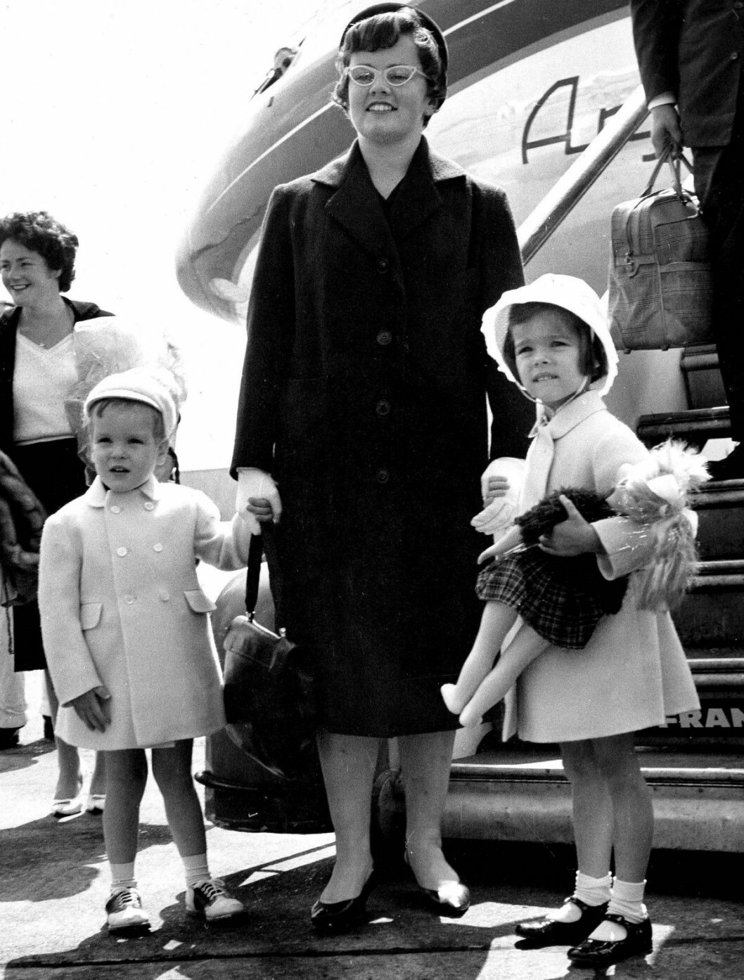 Albert och Caroline med sin älskade nanny Maureen Wood.