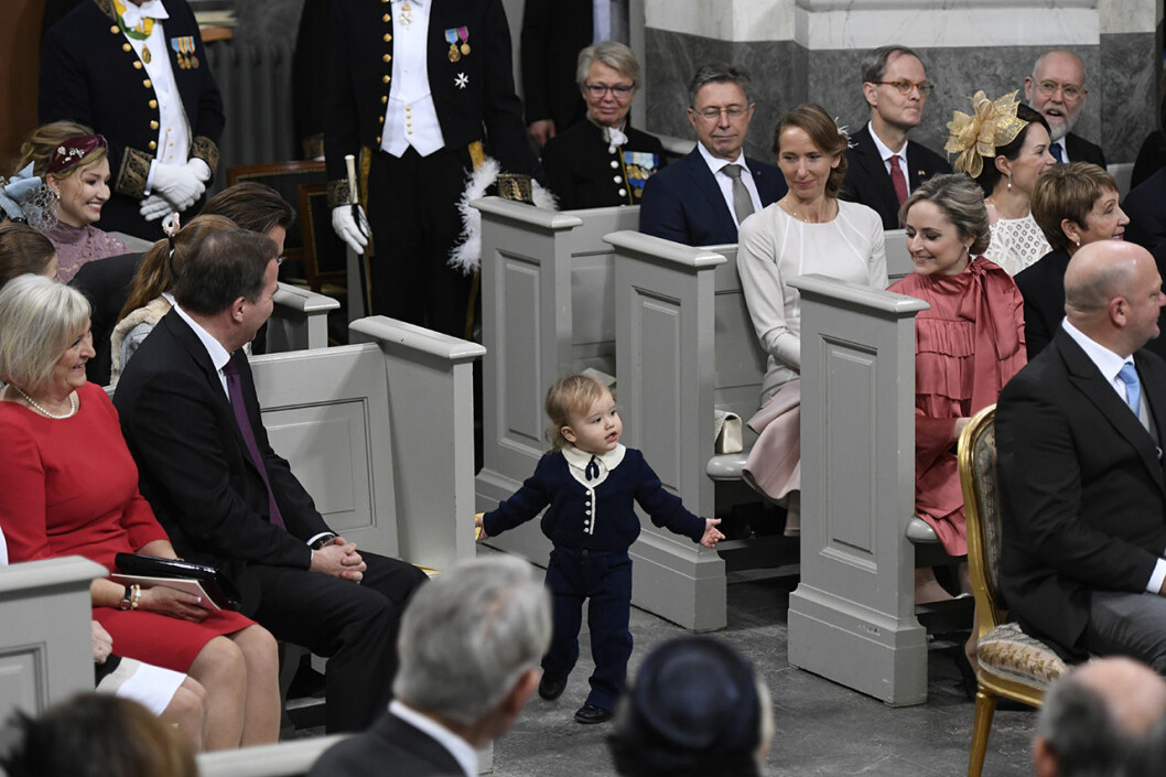 Prins Alexander fångar gästernas blickar i mittgången! Prins Alexander