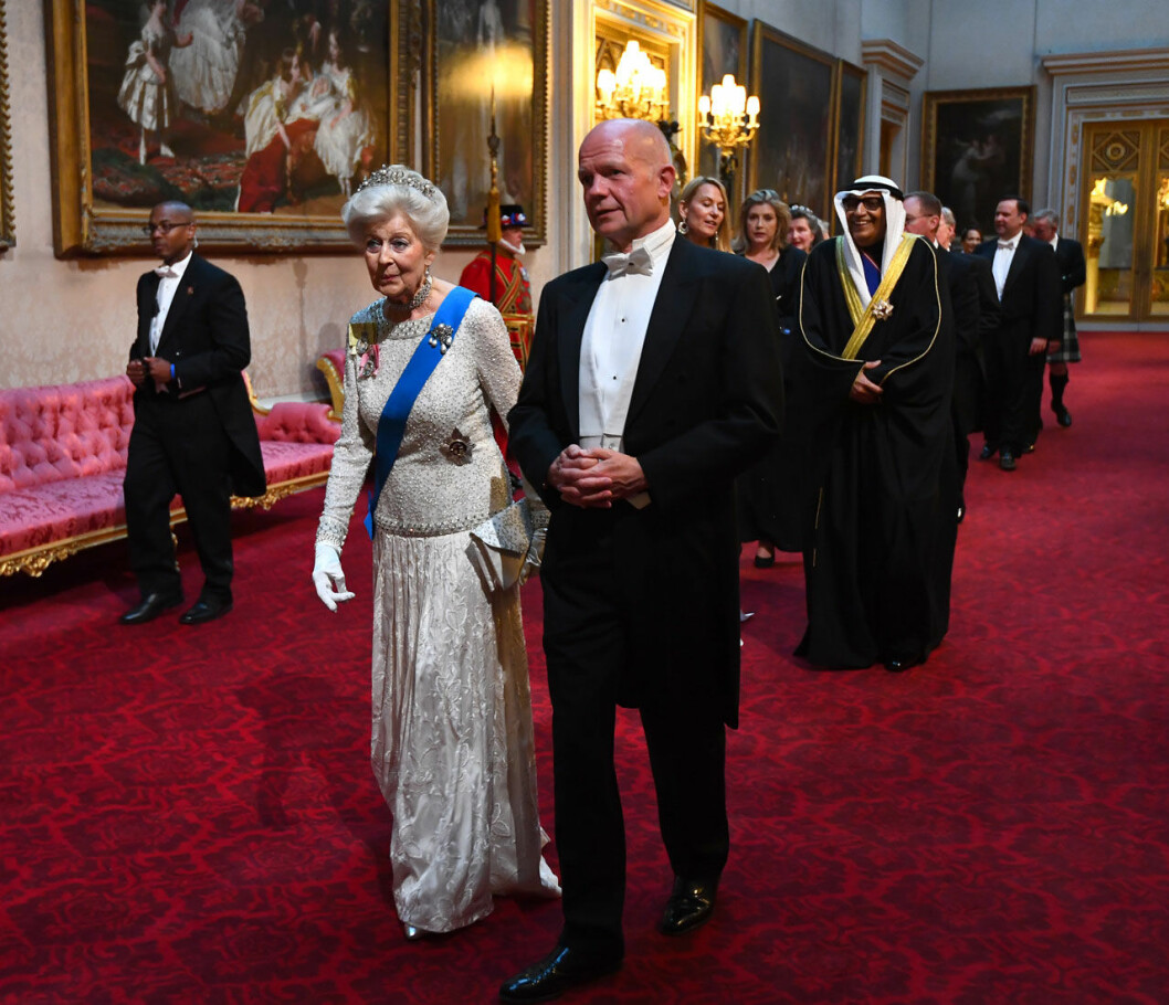 Floras farmor prinsessan Alexandra på galamiddag på Buckingham Palace. Brittiska prinsessan Alexandra