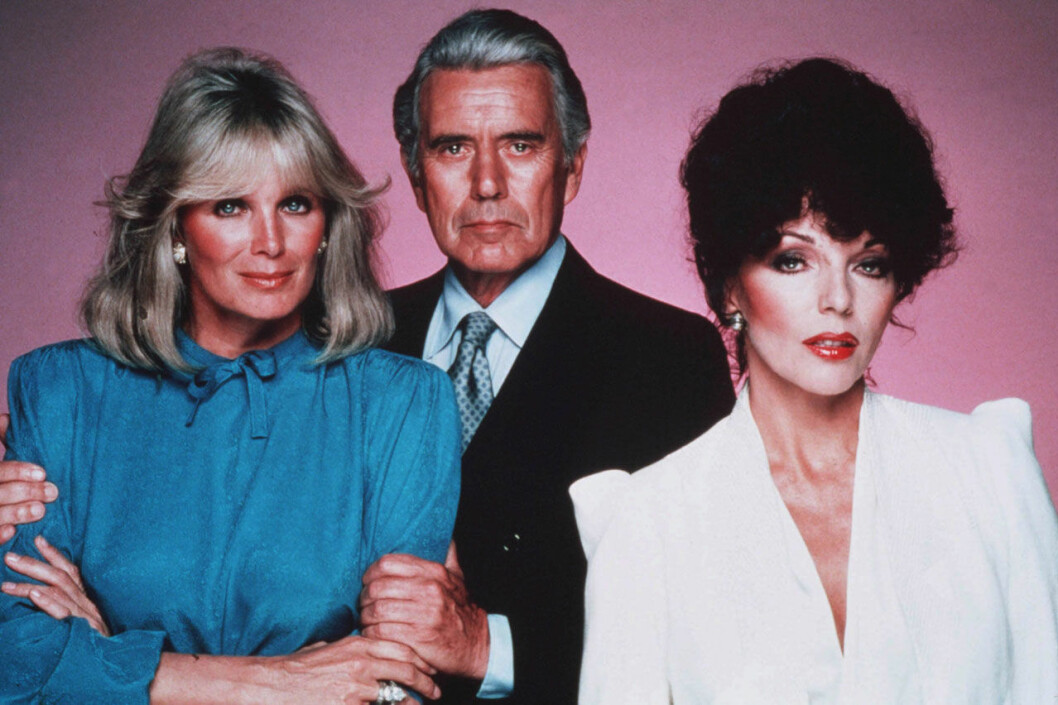 Joan Collins i sin paradroll som Alexis Carrington i 1980-talsserien Dynastin. Joan Collins som Alexis Carrington i Dynastin.