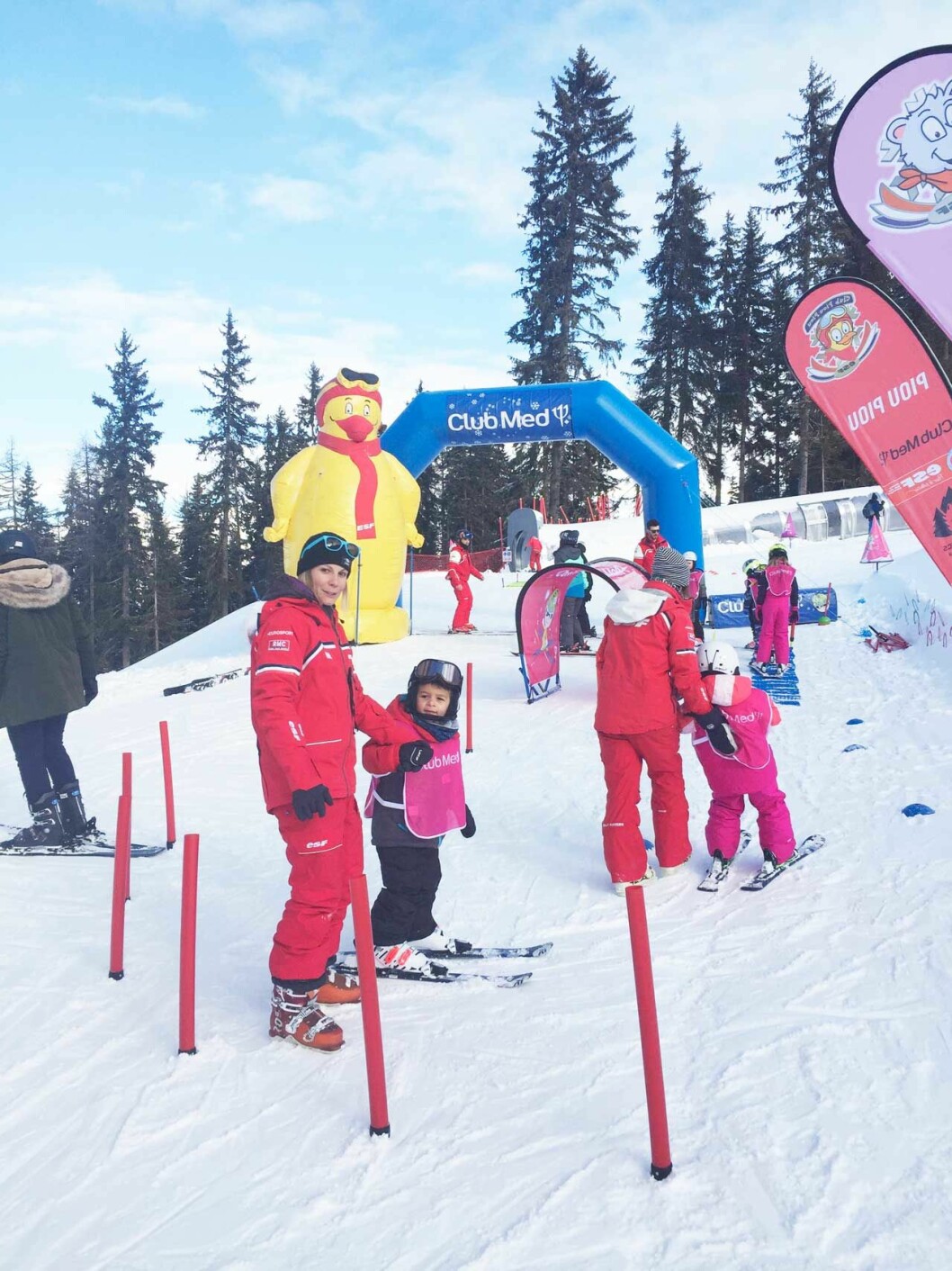 Skidskola för barnen är värt varenda krona! Tillsammans med nya kompisar har de kul, vågar mer och lär sig mer. Hos Club Med ingår skidskola i al inclusive-paketet. Skidskola för barnen är värt varenda krona! Tillsammans med nya kompisar har de kul, vågar mer och lär sig mer. Hos Club Med ingår skidskola i al inclusive-paketet.