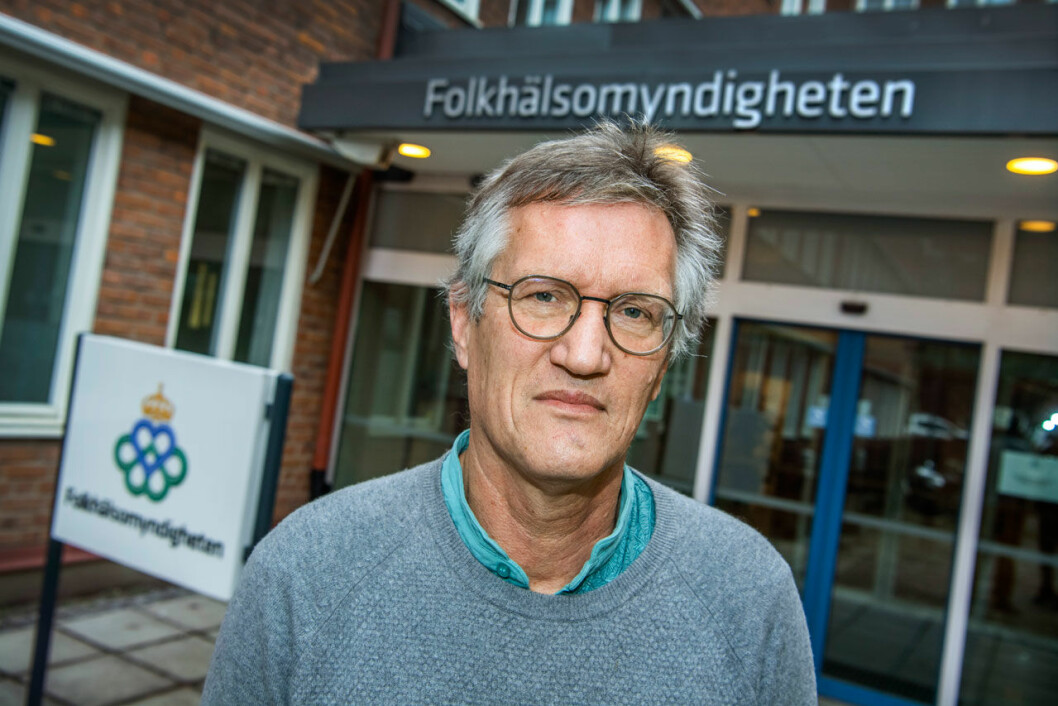 Anders Tegnell stöttas av sin fru Margit. Anders Tegnell stöttas av sin fru Margit.