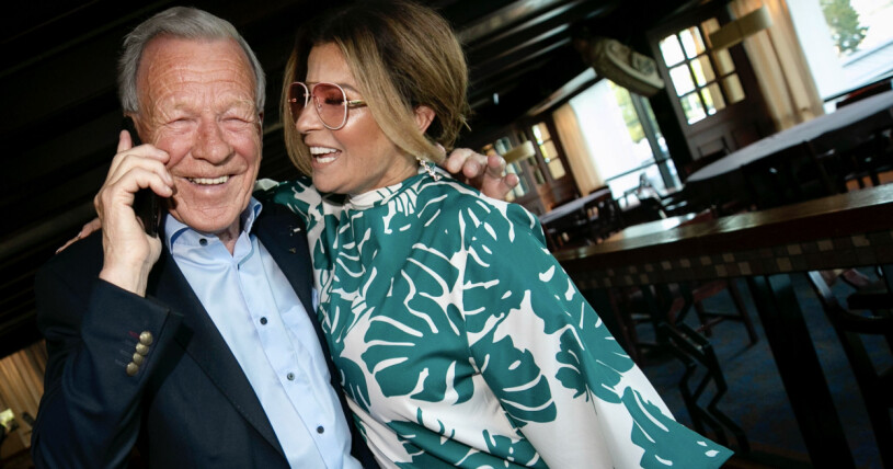 Foto: Anders Wiklöf och Carola Häggkvist ler