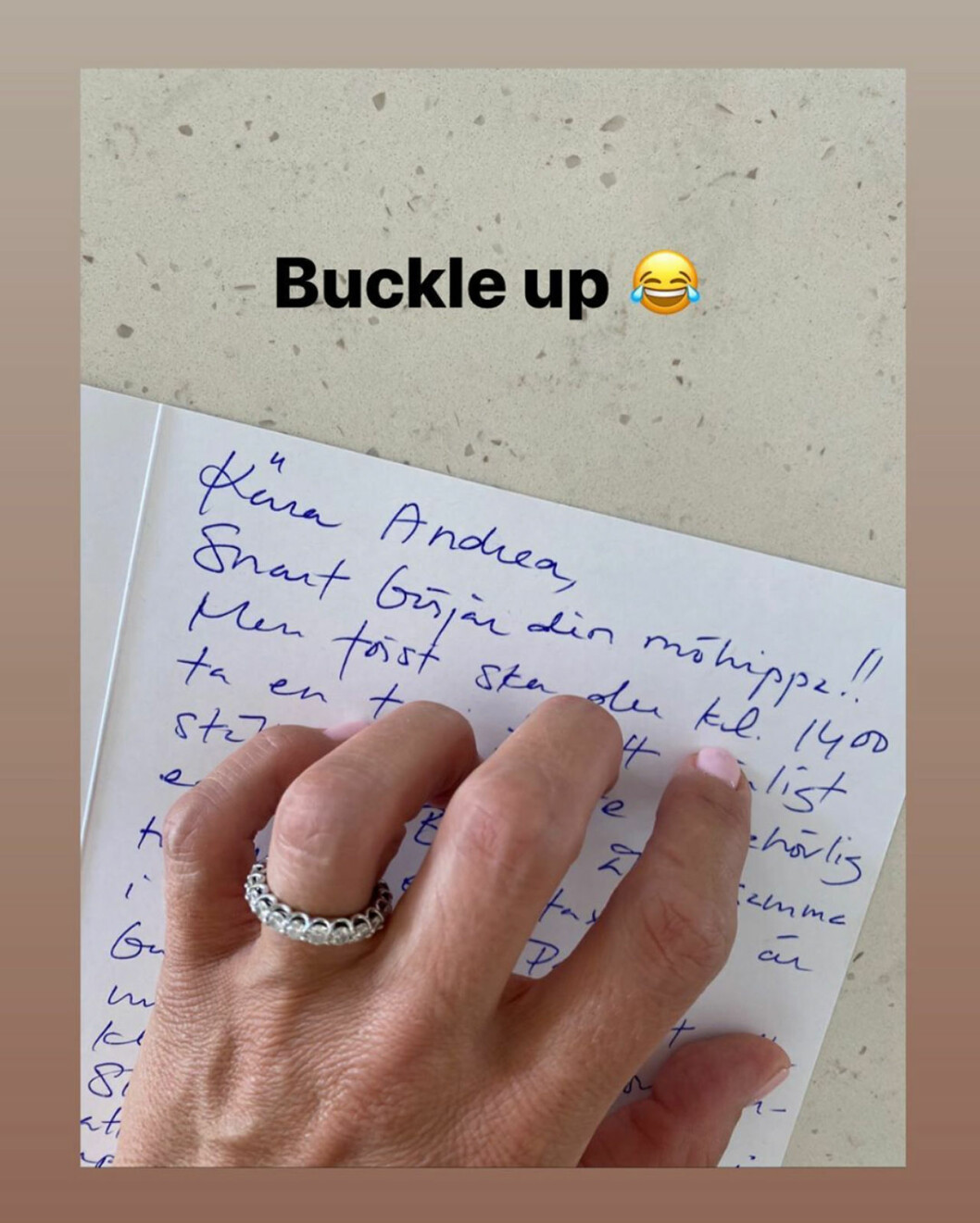 Kidnappad! Andrea Brodin på sin möhippa - bild från hennes stories på Instagram.