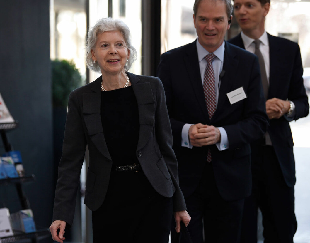 Danmarks mäktigaste kvinna. Nu har hon blivit änka, efter 48 års äktenskap. Danmarks mäktigaste kvinna Ane Maersk Uggla. Nu har hon blivit änka.