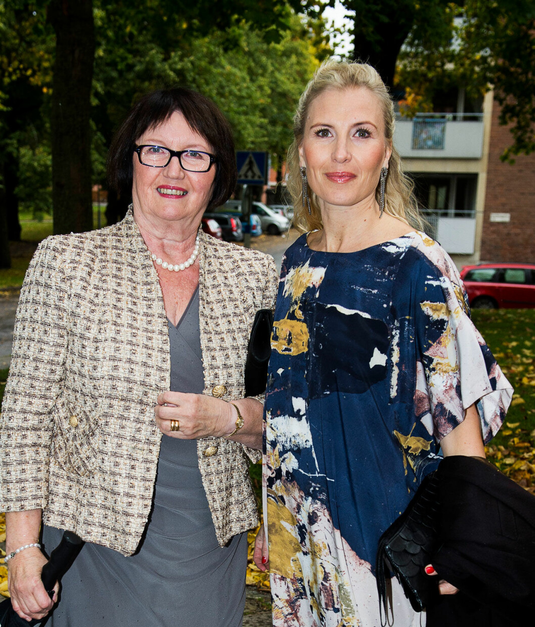 Varken Daniels mamma Ewa eller syster Anna kommer till Haga på bröllopdagen. ewa westling anna westling