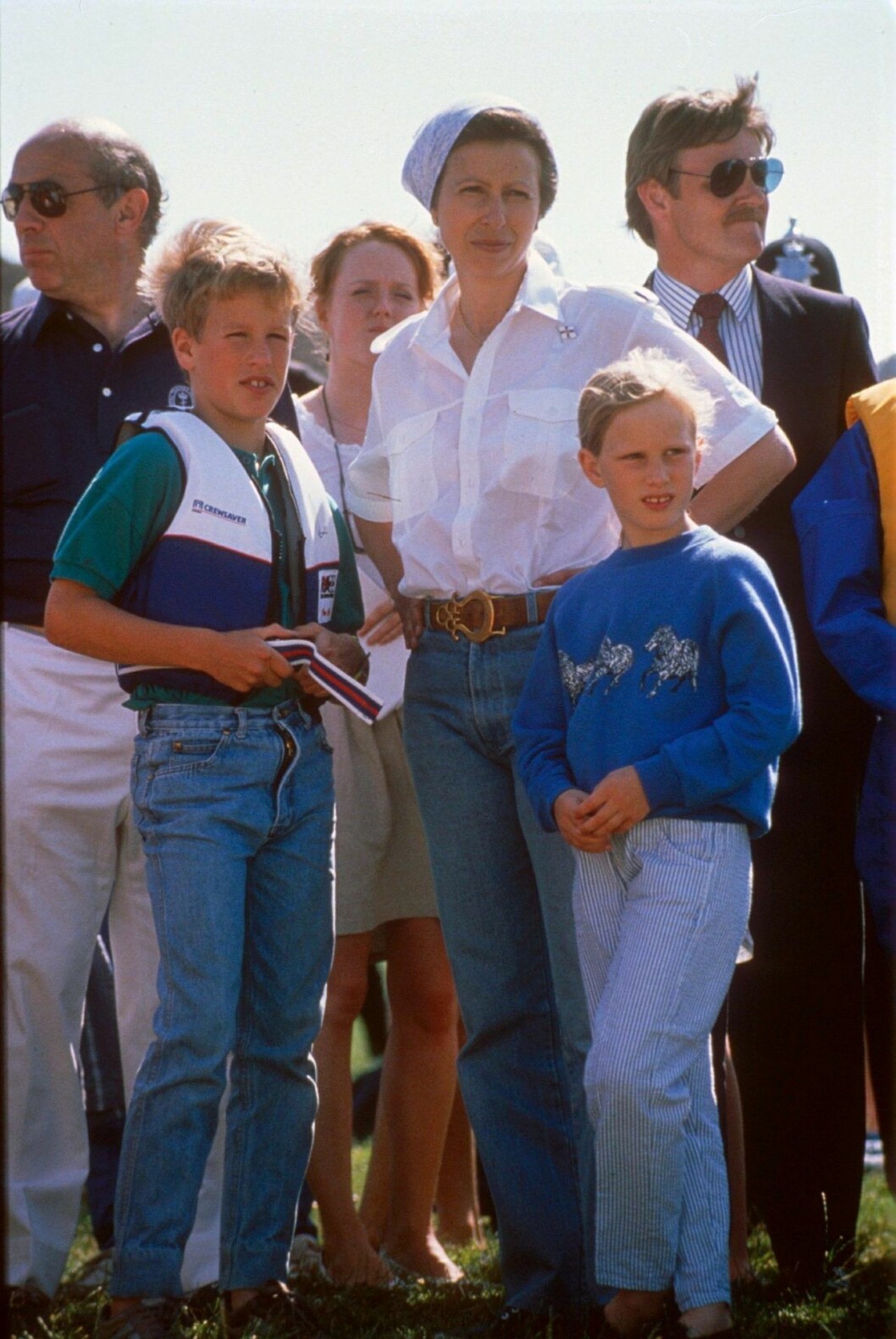 Prinsessan Anne sommaren 1989, med barnen på seglartävling. Anne 1989