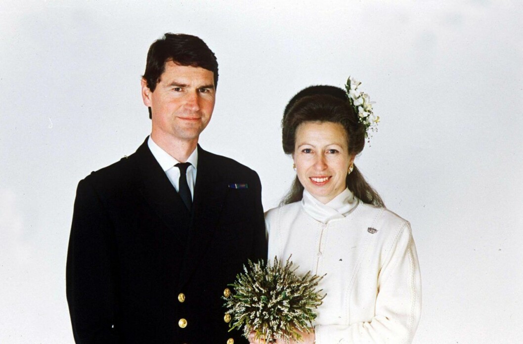 På Balmoral 1992, bröllop nummer två, med Tim Laurence. Anne
