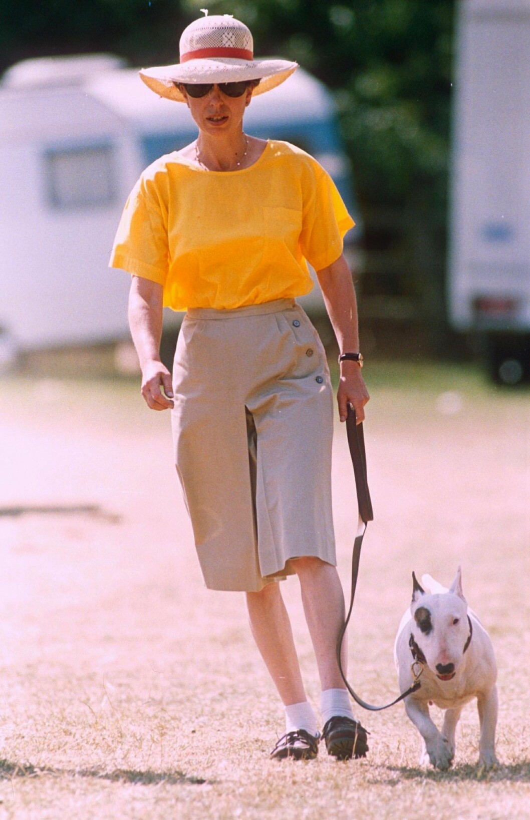 På Gatcombe Horse Trial 1995. Ute på hundpromenad. Anne