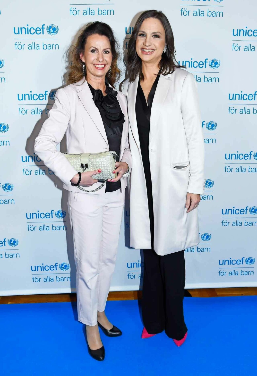 Anne Ageling följde med syster Petra Mede på gala.