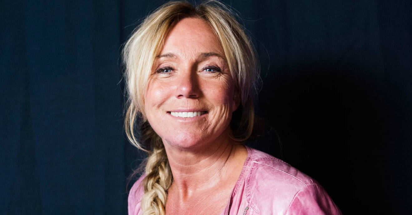 Anne Lundberg som leder nationaldagsfirandet 2020 på Skansen.