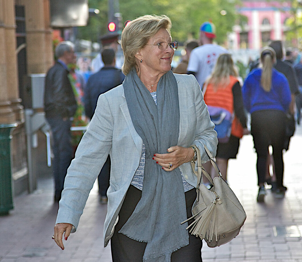 Exdrottning Anne-Marie av Grekland, yngst av systrarna, anländer till Tivoli i ett försommarfagert Köpenhamn. Exdrottning Anne-Marie av Grekland, yngst av systrarna, anländer till Tivoli.