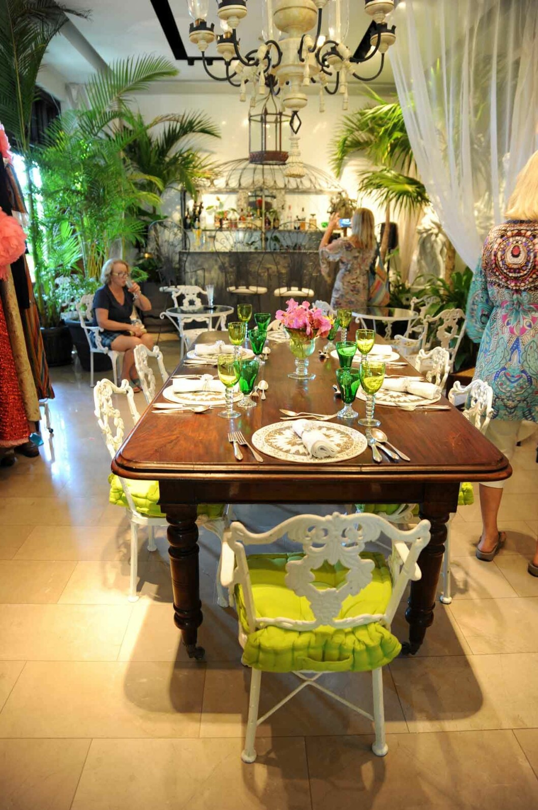 John Chandlers fantastiska Antiques & Cafe i Limegrove. John Chandlers fantastiska Antiques & Cafe i Limegrove.