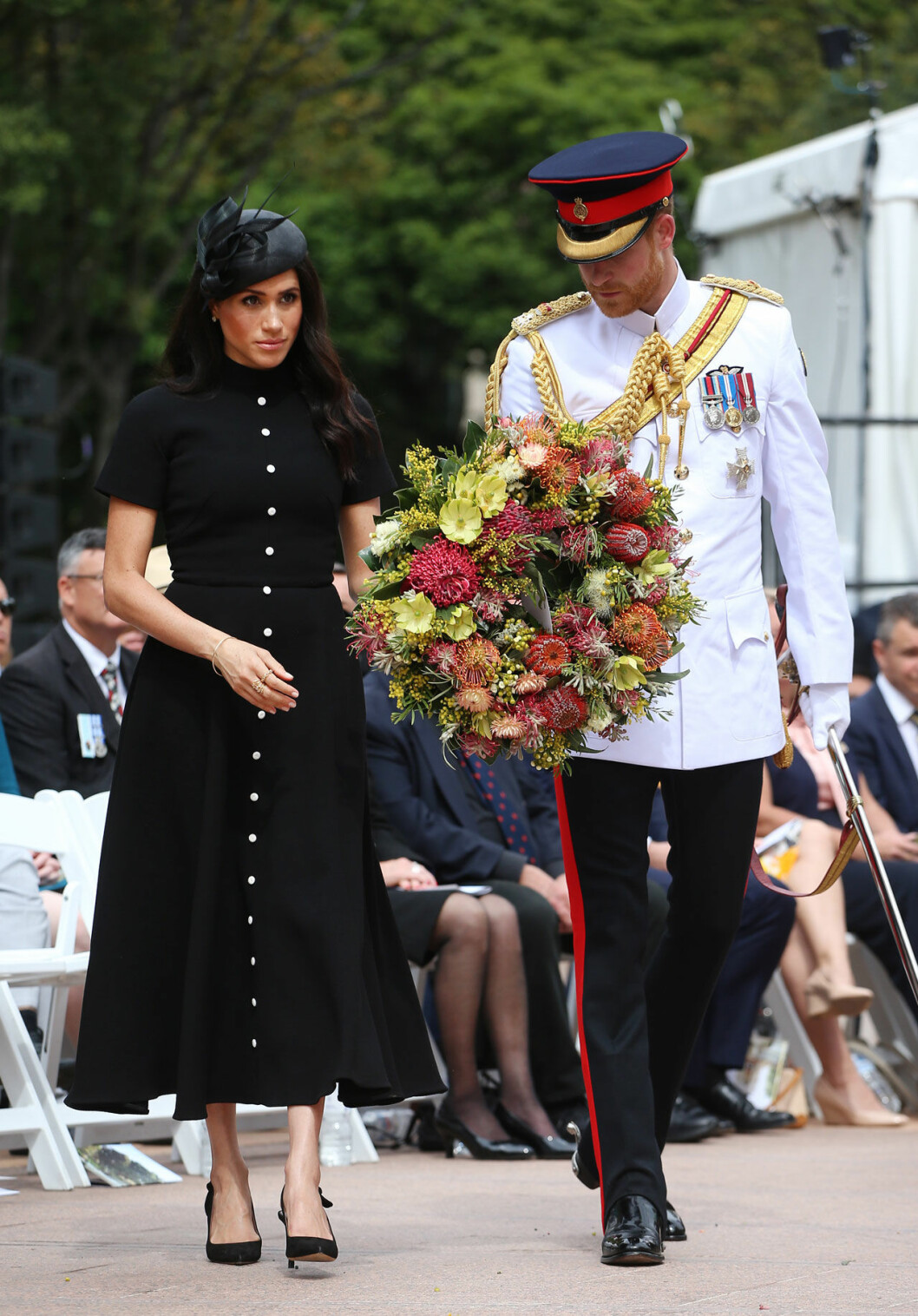 Harry och Meghan var gripna av stundens allvar. Harry och Meghan var gripna av stundens allvar.