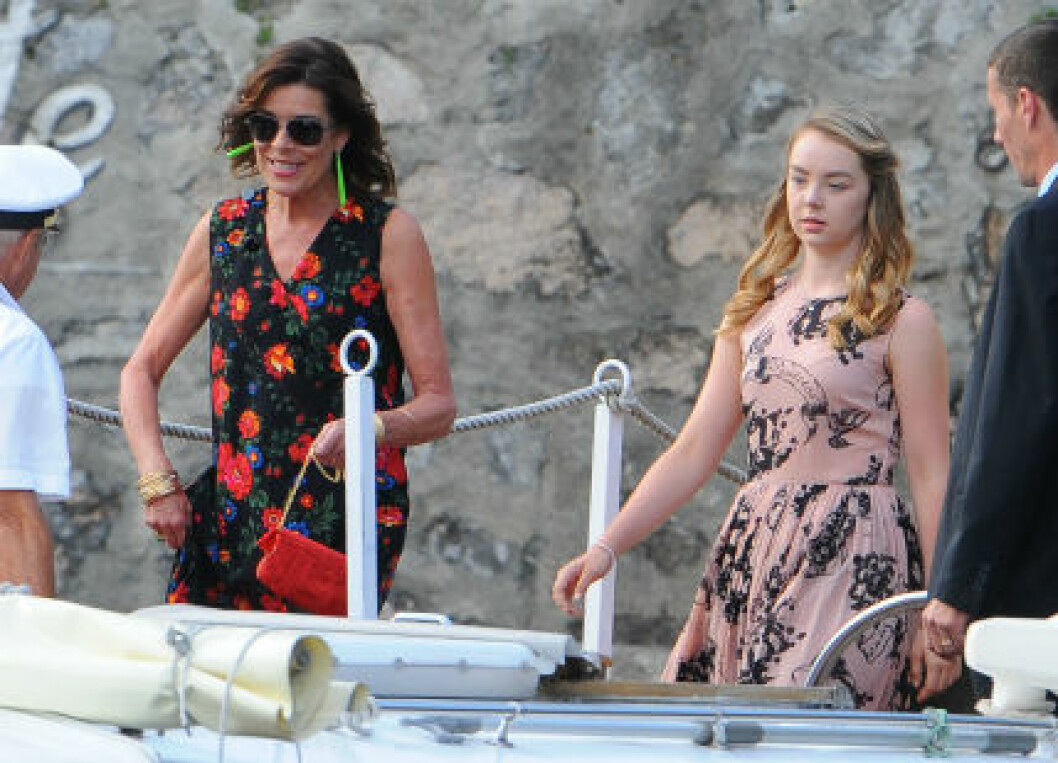 Prinsessan Caroline och hennes dotter Alexandra av Hannover på väg mot partyt på Isola Madra. ao_borromeo2