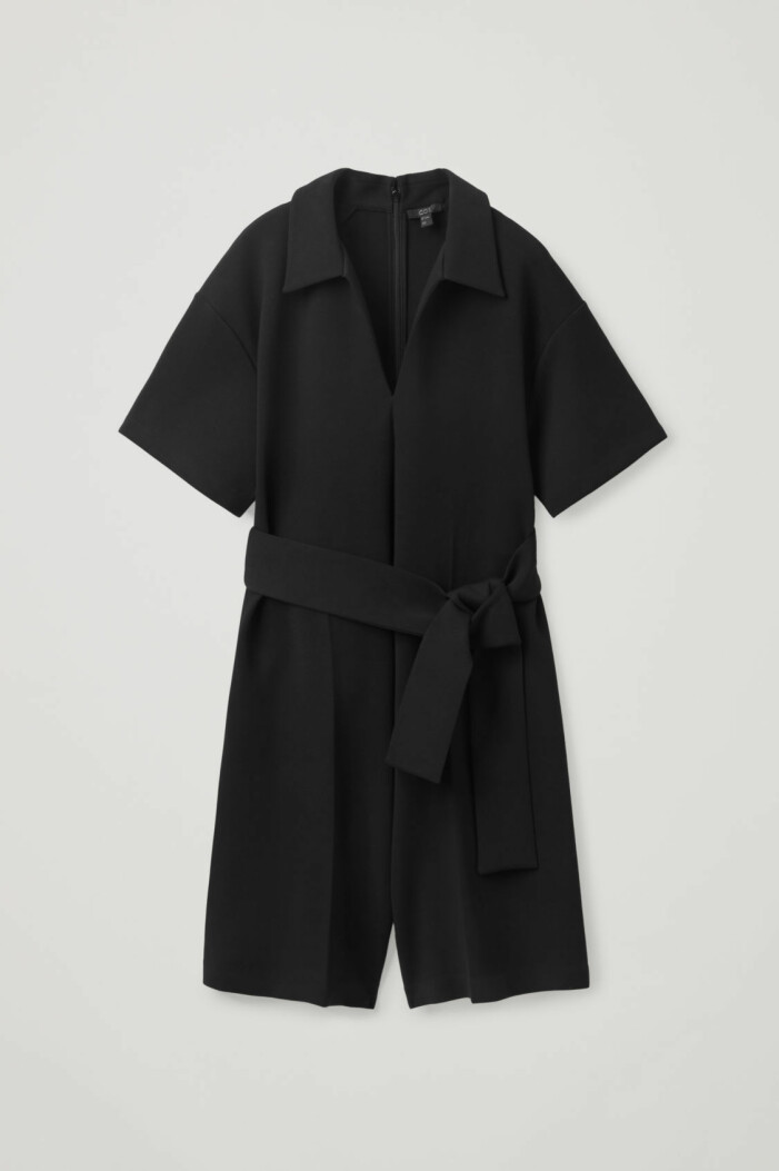 svart playsuit från COS