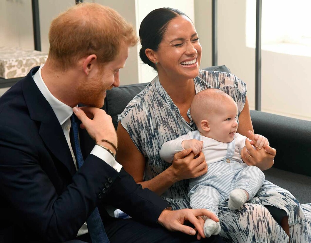 Hillary Clinton fick träffa hela familjen och passade på att gosa med Archie. archie baby sussex meghan