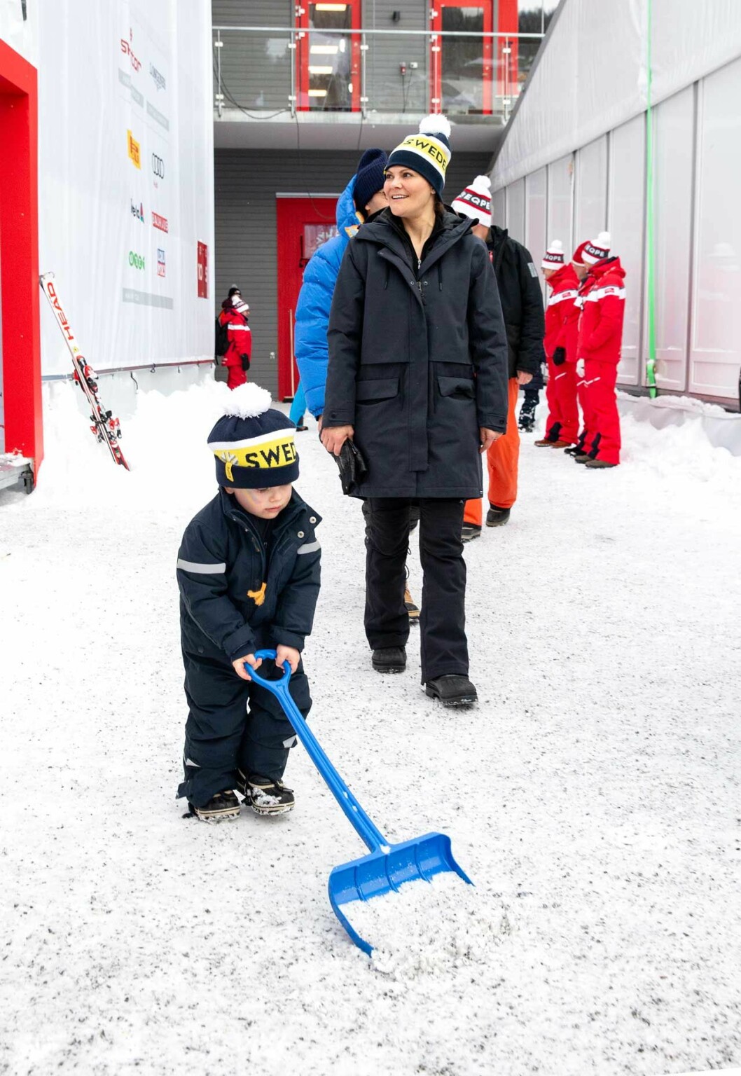 Kronprinsessan Victoria och prins Oscar i Åre med den blå skyffeln! Kronprinsessan Victoria och prins Oscar i Åre.