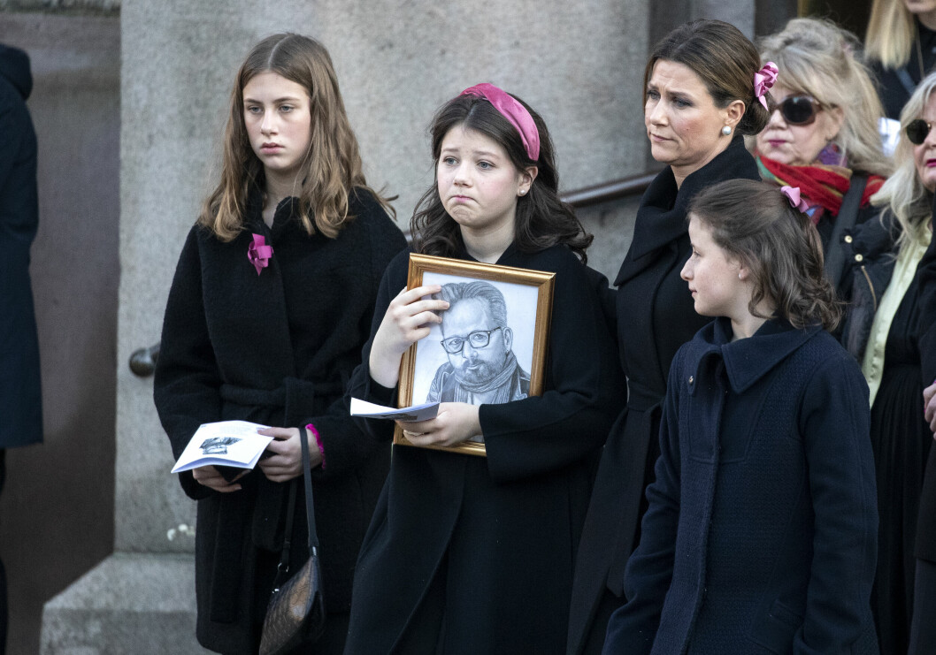 Märtha Louise, Maud Angelica Behn, Leah Isadora Behn, Emma Tallulah Behn på Ari Behns begravning