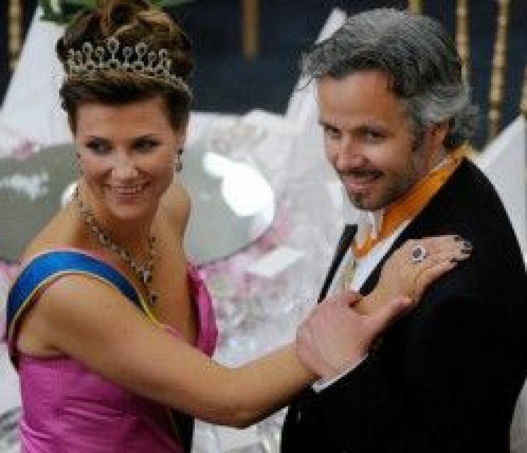 Prinsessan Märtha Louise och Ari Behn festade till halv fyra. Prinsessan Märtha Louise och Ari Behn festade till halv fyra.