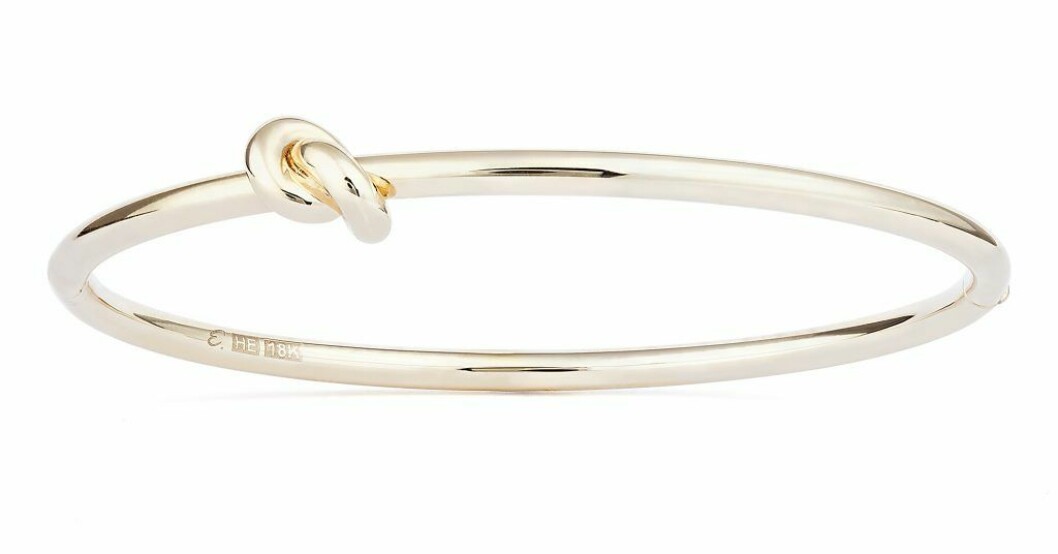 Enligt samma sajt har Victoria burit armbandet runt tio gånger, så det verkar vara en elegant favorit i smyckeslådan.