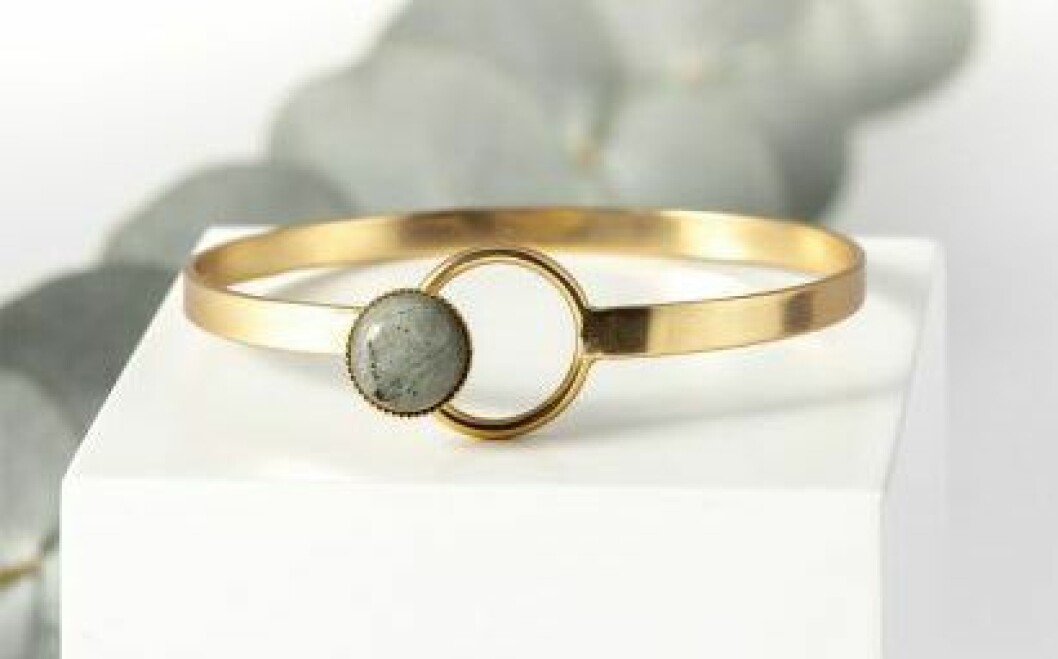 Armband i mässing med sten