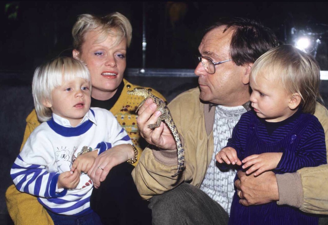 Arne Weise med fru dåvarande Agneta och barnen Andreas och Anna år 1990. Arne Weise med fru dåvarande Agneta och barnen Andreas och Anna år 1990.