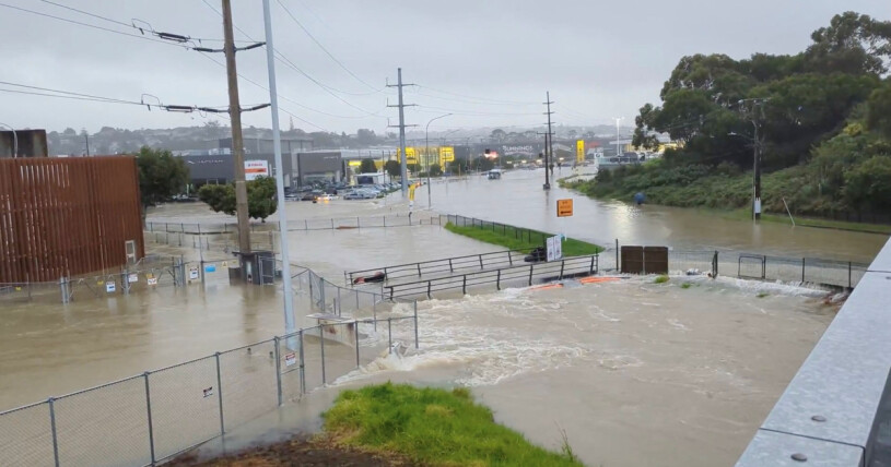 Auckland, Nya Zeeland, drabbat av stora översvämningar. Bild från fredagen.
