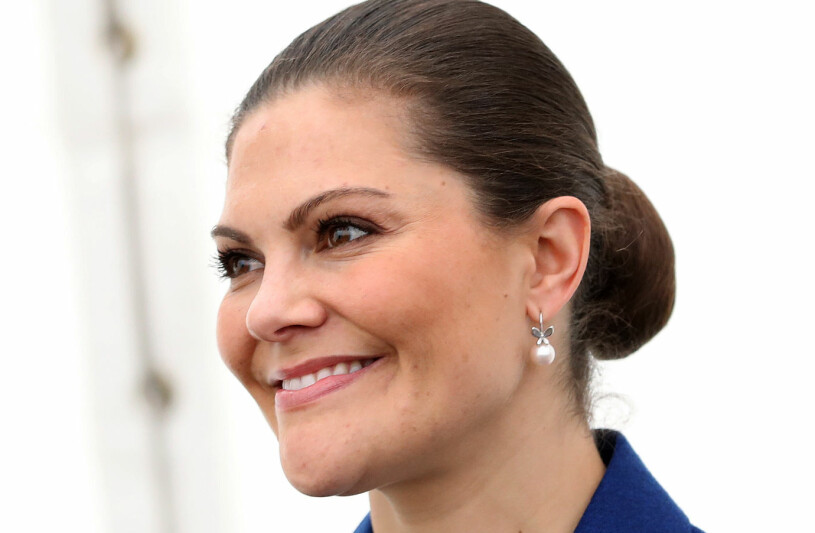 Bäst med knuten: Kronprinsessan Victoria slipper tänka på håret.