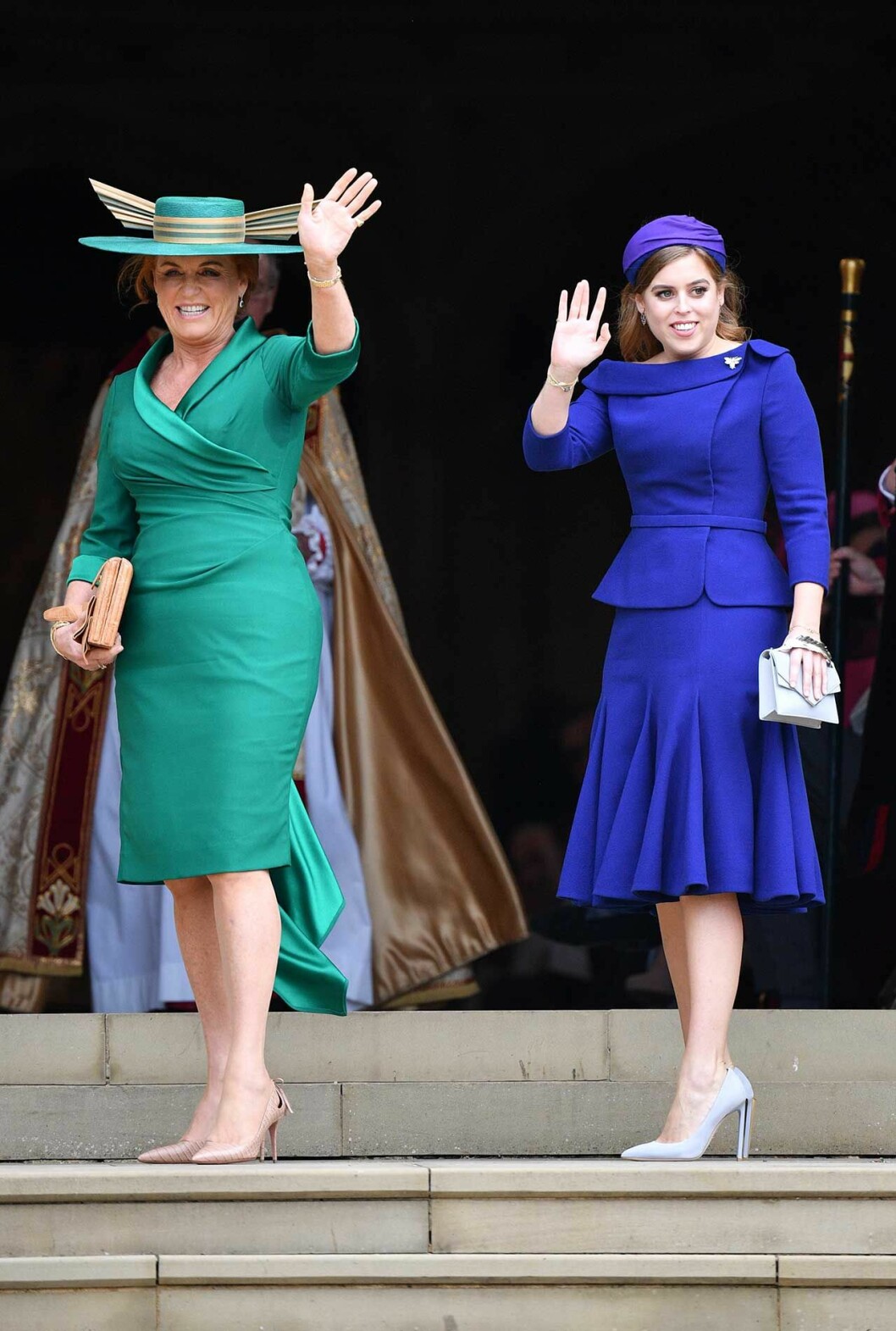 Mor och dotter på prinsessan Eugenies bröllop i oktober. prinsessan beatrice fergie