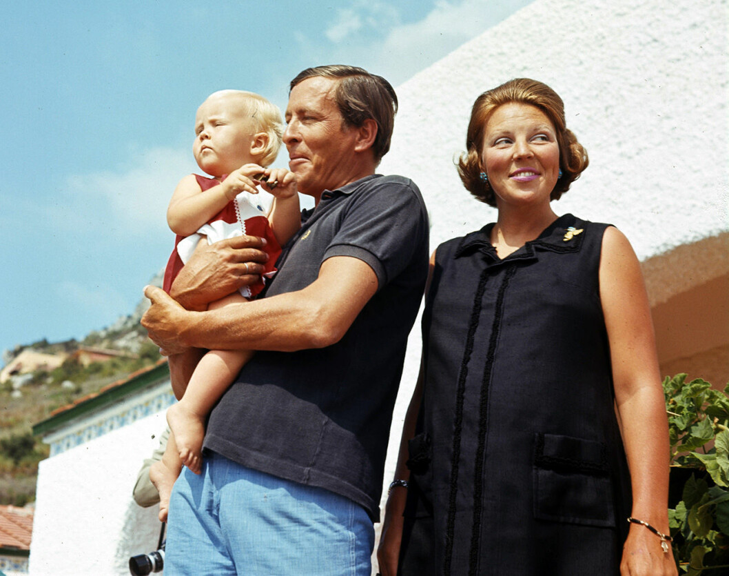 Drottning Beatrix tillsammans med sin man prins Claus von Amsberg och deras son prins Willem Alexander. Drottning Beatrix tillsammans med sin man prins Claus von Amsberg med deras son prins Willem Alexander.