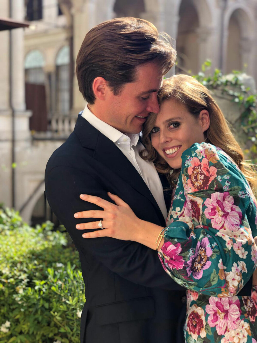 Förlovningsbilden på prinsessan Beatrice och Edoardo Mapelli Mozzi. Förlovningsbilden på prinsessan Beatrice och Edoardo Mapelli Mozzi.