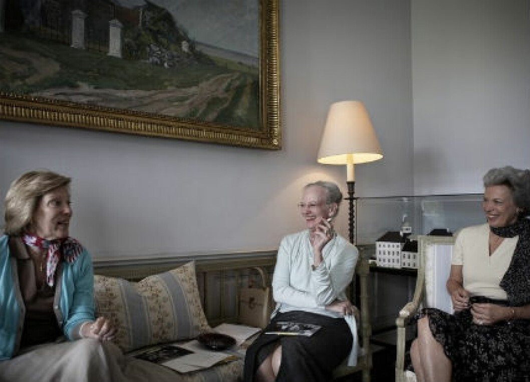 Anna Maria av Grekland, Margrethe av Danmark och Benedikte av Berleburg i biblioteket på Gråsten slott