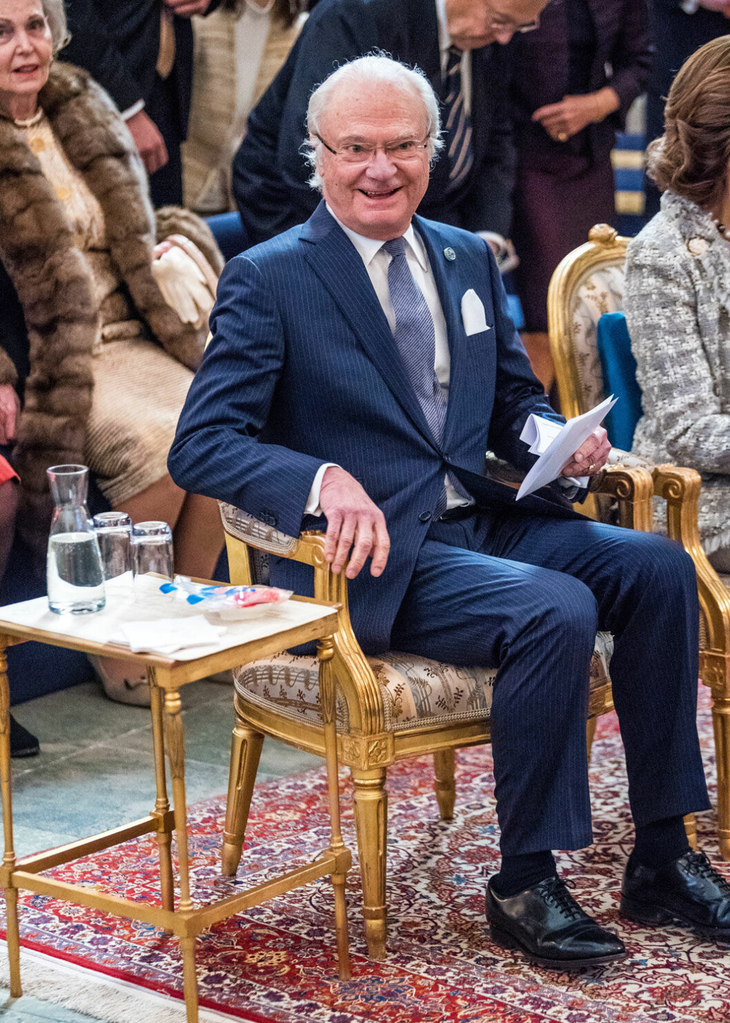 Kung Carl XVI Gustaf var på strålande humör! Kungen på plats i Riksalen