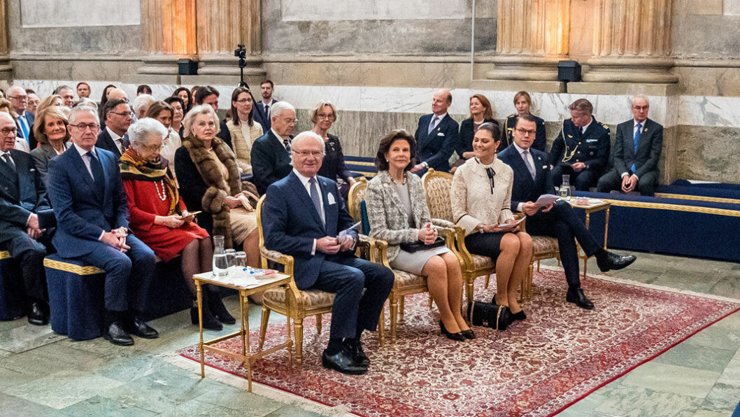 Många av dagens Bernadotter var på plats: prinsessan Christina med make Tord, Marianne Bernadotte, Bettina Bernadotte från Mainau, Jill och Bertil Bernadotte, Oscis Bernadotte, Madeleine Kogevinas, Carl Johan Bernadottes dotter Monica Bonde samt inte minst, familjens grand old lady, snart 102-åriga Dagmar von Arbin. Kungen, Silvia och Victoria