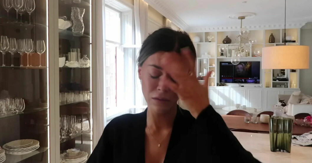 Så här såg det ut i <a target="_blank" href="https://www.youtube.com/watch?v=Q-ktfhhGaPA&t=384s">videon</a> där Bianca berättade att relationen var över. Foto: Youtube/Skärmdump Bianca Ingrosso gråter i en video på Youtube